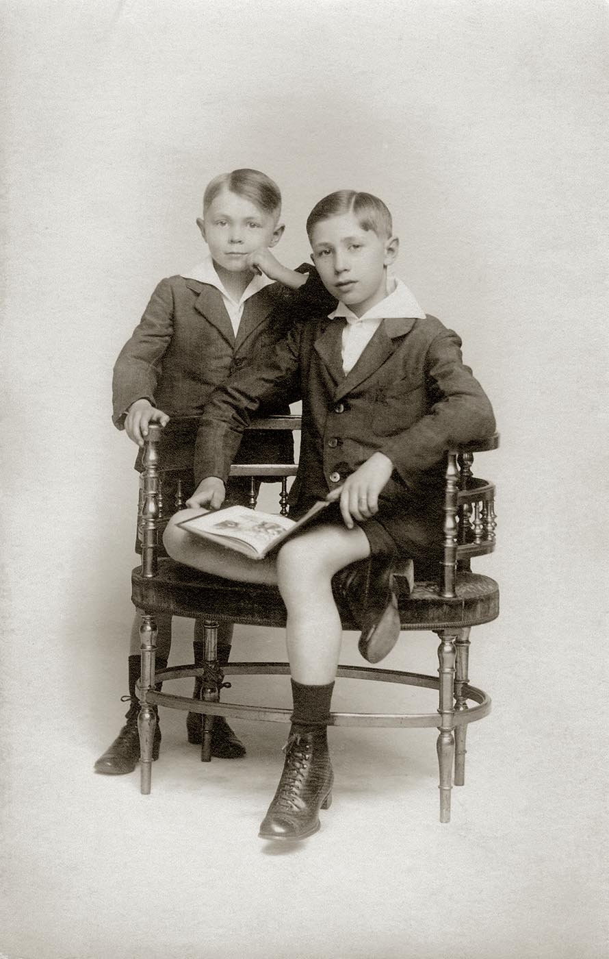 Hergé et son frère en 1918