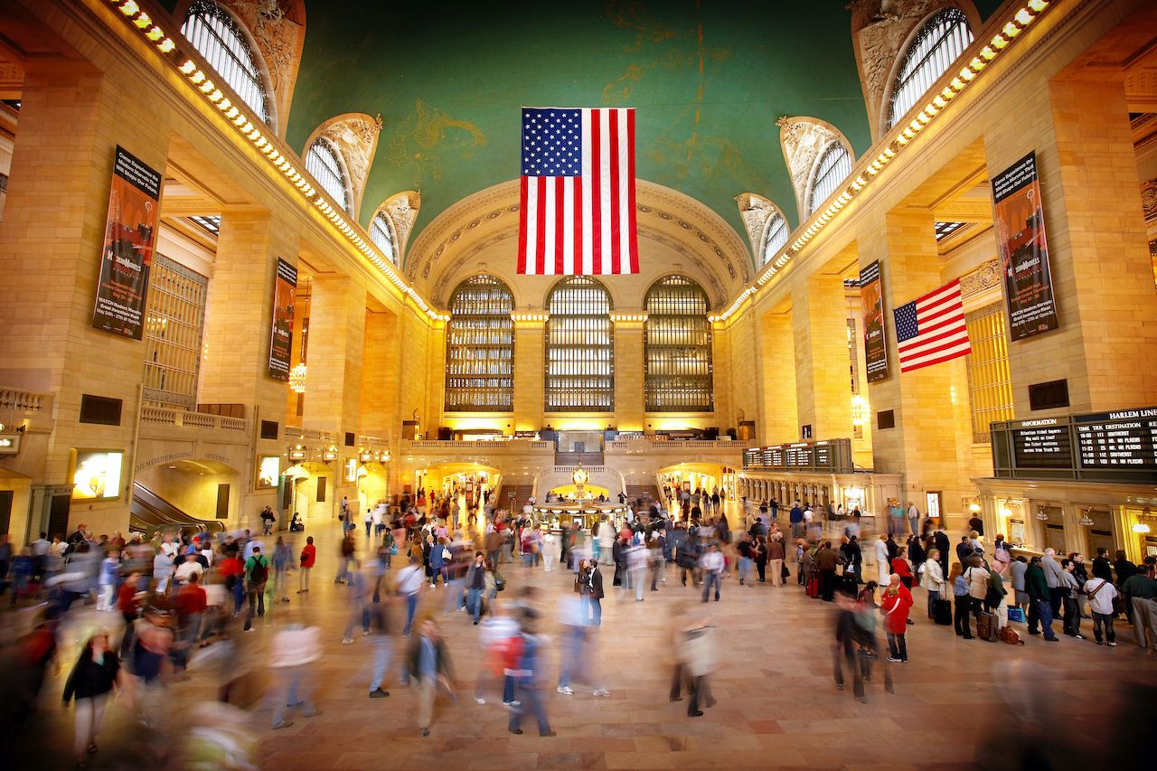 New,York,-,May,20,,2006:,Couple,Pauses,To,Embrace, beautiful train stations