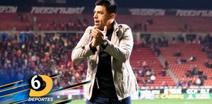 Gonzalo Pineda aplaudiendo a sus jugadores por la remontada contra Xolos / Imago7