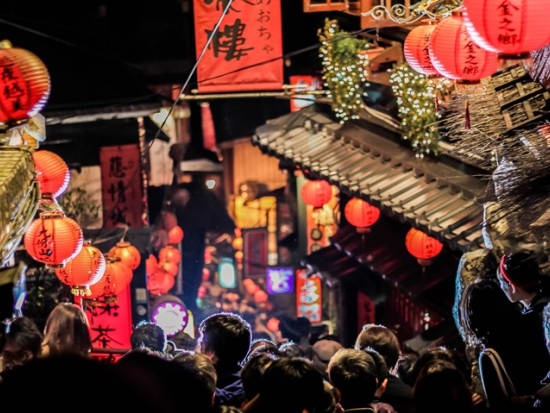 夜の九份・十分（天燈上げ）・十分の滝ツアー　京鼎樓（ジンディンロウ）ランチ付きプランあり＜午後／日本語ガイド／台北駅・士林夜市いずれかで解散OK＞