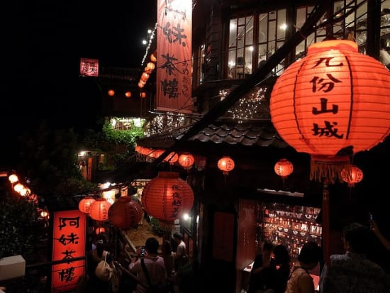 夜の九份・十分（天燈上げ）・台北市内（故宮博物院＋忠烈祠）ツアー　鼎泰豊付きプラン・ベテランガイド確約プランあり＜午後／日本語ガイド／夜市解散可＞