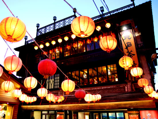 夜の九份・十分（天燈上げ）・十分の滝ツアー　京鼎樓（ジンディンロウ）ランチ付きプランあり＜午後／日本語ガイド／台北駅・士林夜市いずれかで解散OK＞