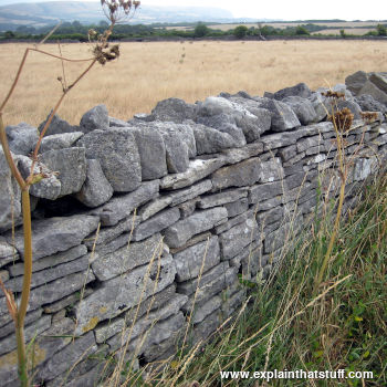 How To Build Dry-Stone Walls - Explain That Stuff