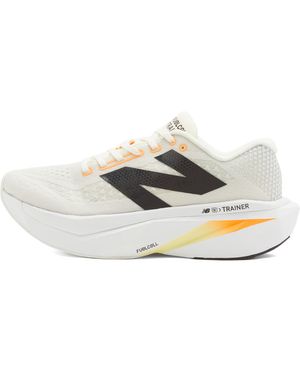 New Balance Supercomp Sneaker V3 Sneaker - Metallic