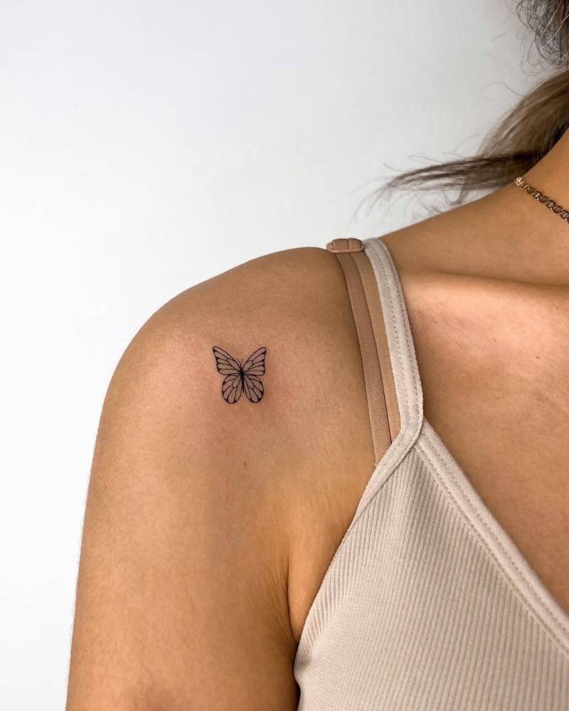 So Pretty Butterfly and Flower Tattoos on Shoulder for Women  Styles Beat   Flower tattoo shoulder Shoulder tattoos for women Pretty tattoos for  women