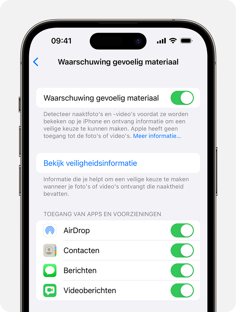 Bij de instellingen van 'Privacy en beveiliging' op de iPhone kun je 'Waarschuwing gevoelig materiaal' inschakelen en kiezen in welke apps je beveiligingen wilt inschakelen.