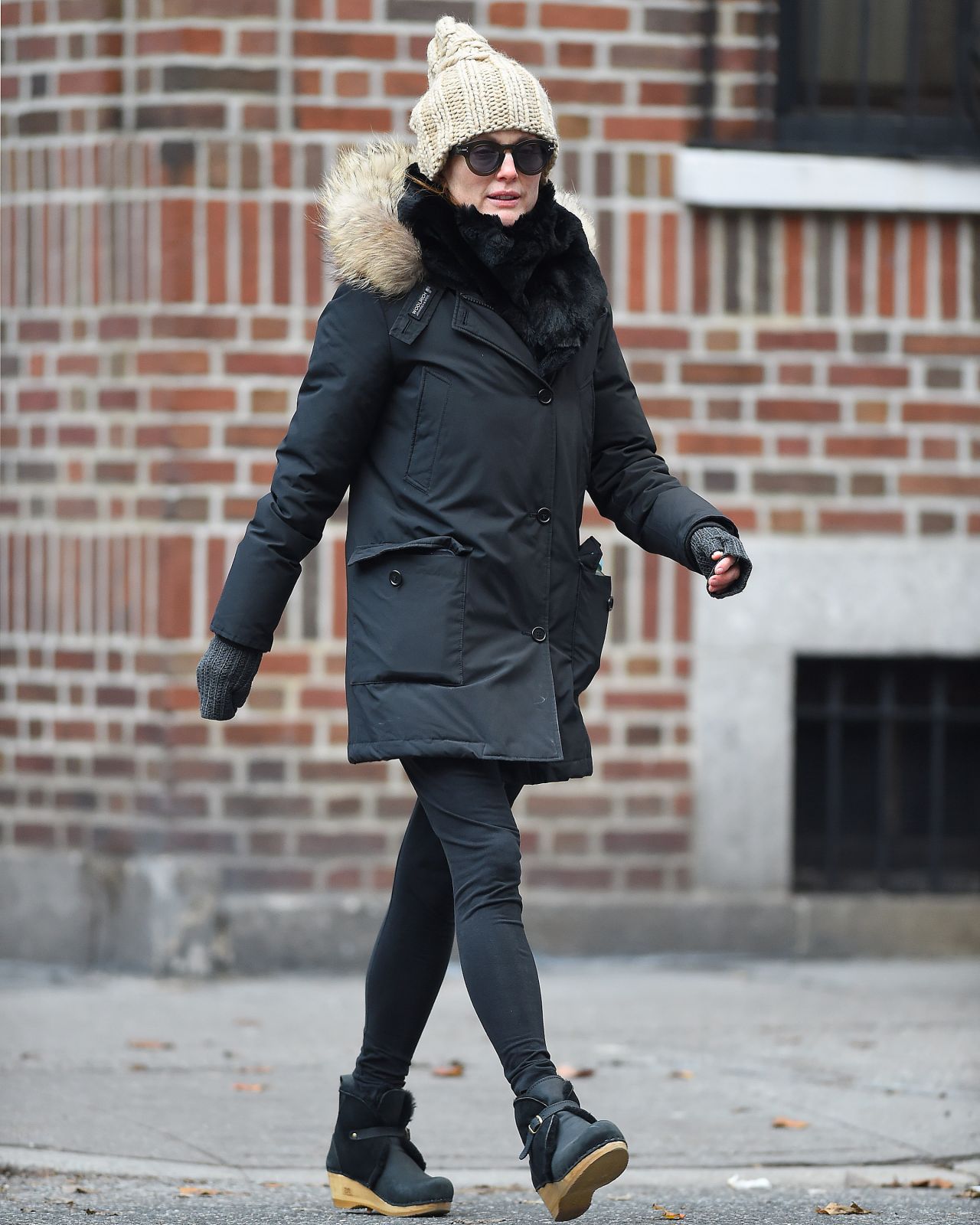 Julianne Moore Street Style - Out in New York, December 2014 • CelebMafia