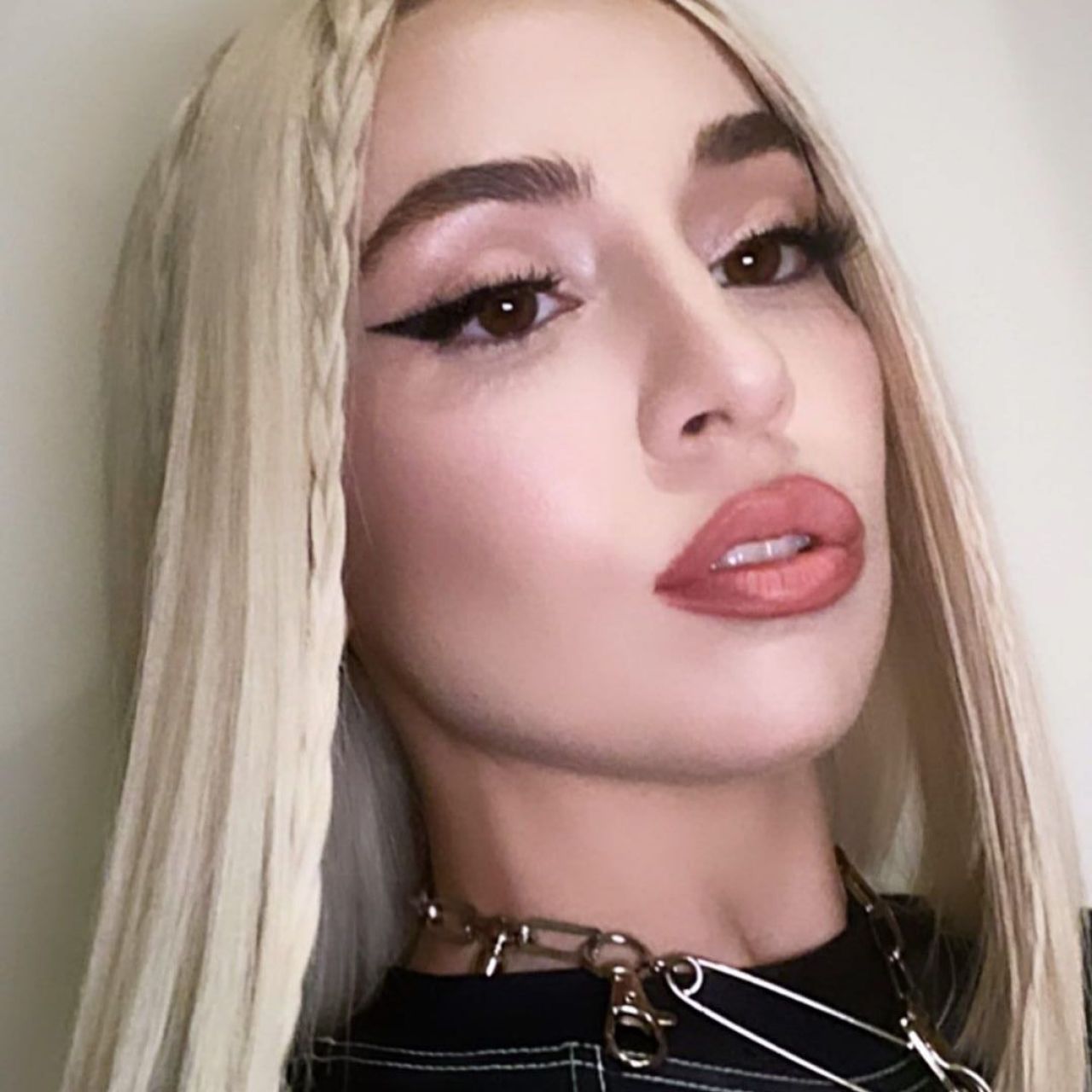 Ava Max Wiki Songs Body Size Net Worth Hollywoodsmagazine - kulturaupice