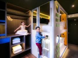 CUBE Family Boutique Capsule Hotel at Chinatown