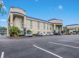 Clarion Inn & Suites Central Clearwater Beach, hotell sihtkohas Clearwater