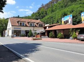 Bunkr Karlštejn, hotel din Karlštejn