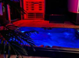 La suite Grenoble spa jacuzzi et sauna privatif, spahotel in Grenoble