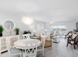 Gorgeous Top Floor Beach Condo at Breakers West – hotel z parkingiem 