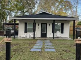 Love Shack in Foley/ Hot Tub / Modern Cozy