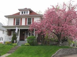 Strathaird Bed and Breakfast, parkimisega hotell Niagara Fallsis