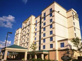 Courtyard by Marriott Toronto Airport, hotel in Toronto