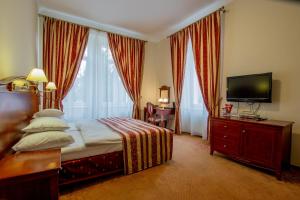 Un pat sau paturi într-o cameră la Hotel Giovanni Giacomo