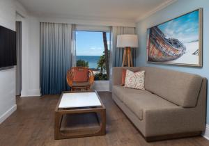 Гостиная зона в Margaritaville Beach House Key West