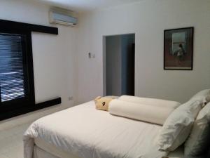 Cama ou camas em um quarto em Villa Horizon Nusa Dua