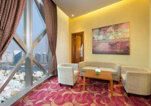 Кът за сядане в City Seasons Towers Hotel Bur Dubai