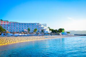 Gallery image of Grand Decameron Cornwall Beach, A Trademark All-Inclusive Resort in Montego Bay