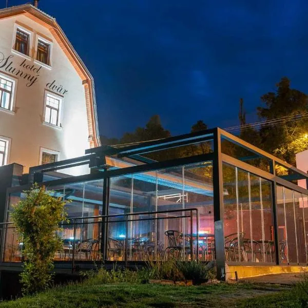 Hotel Slunný Dvůr, viešbutis mieste Jesenykas