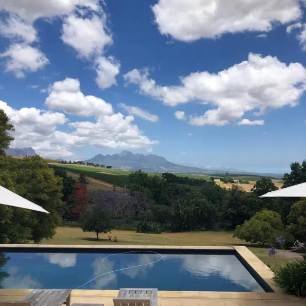 Sugarbird Manor, hotel in Stellenbosch