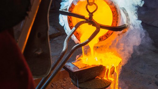 Gold smelting in Zimbabwe