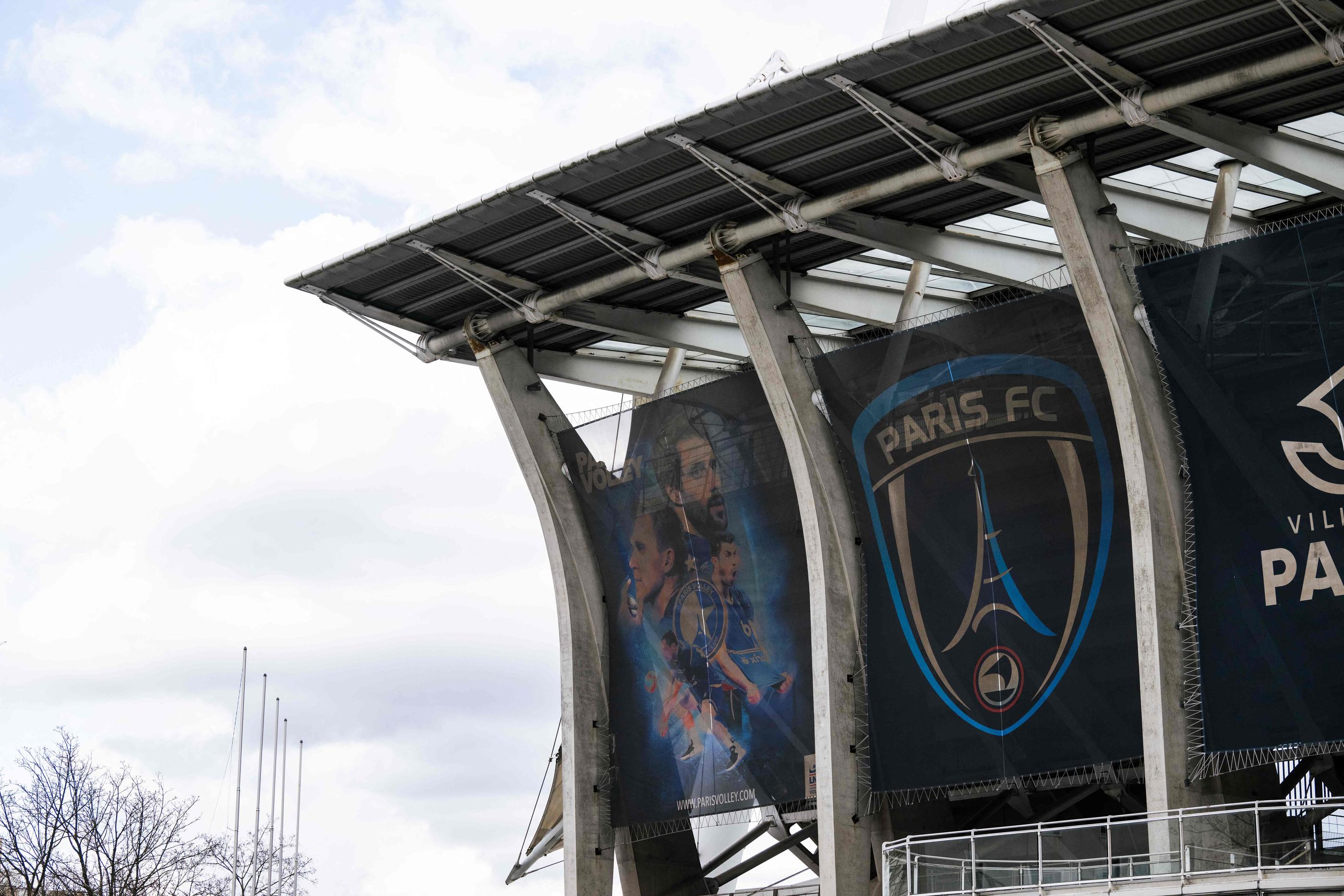 Après son divorce, très tôt dans son histoire, avec le PSG, le Paris FC a longtemps végété au stade Charléty. AFP/Julie Sebadelha