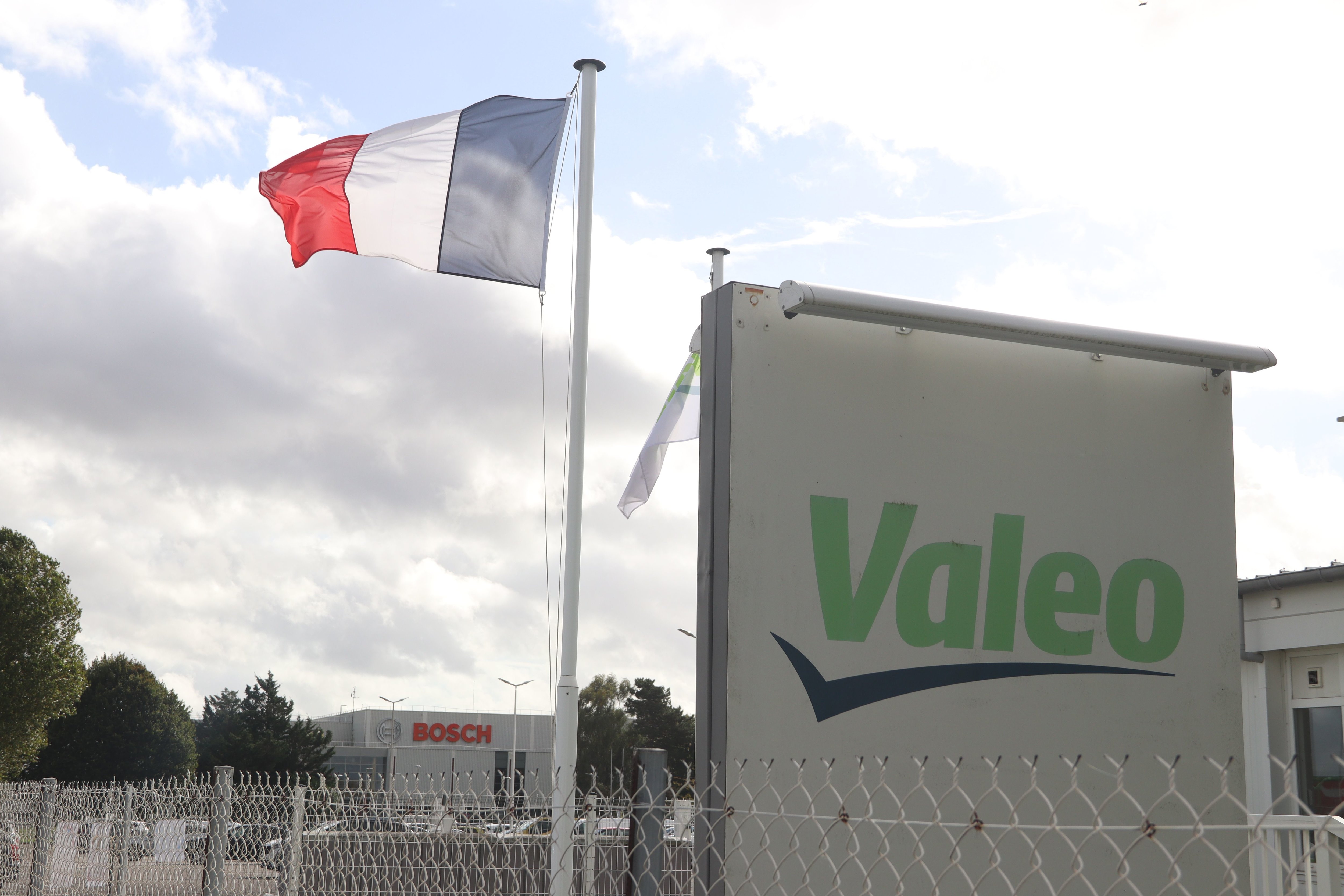 L'usine Valéo, à Mondeville (Calvados), est en vente. Au second plan, Bosch fermera ses portes en 2026, faute d'avoir trouvé un repreneur. LP/Esteban Pinel