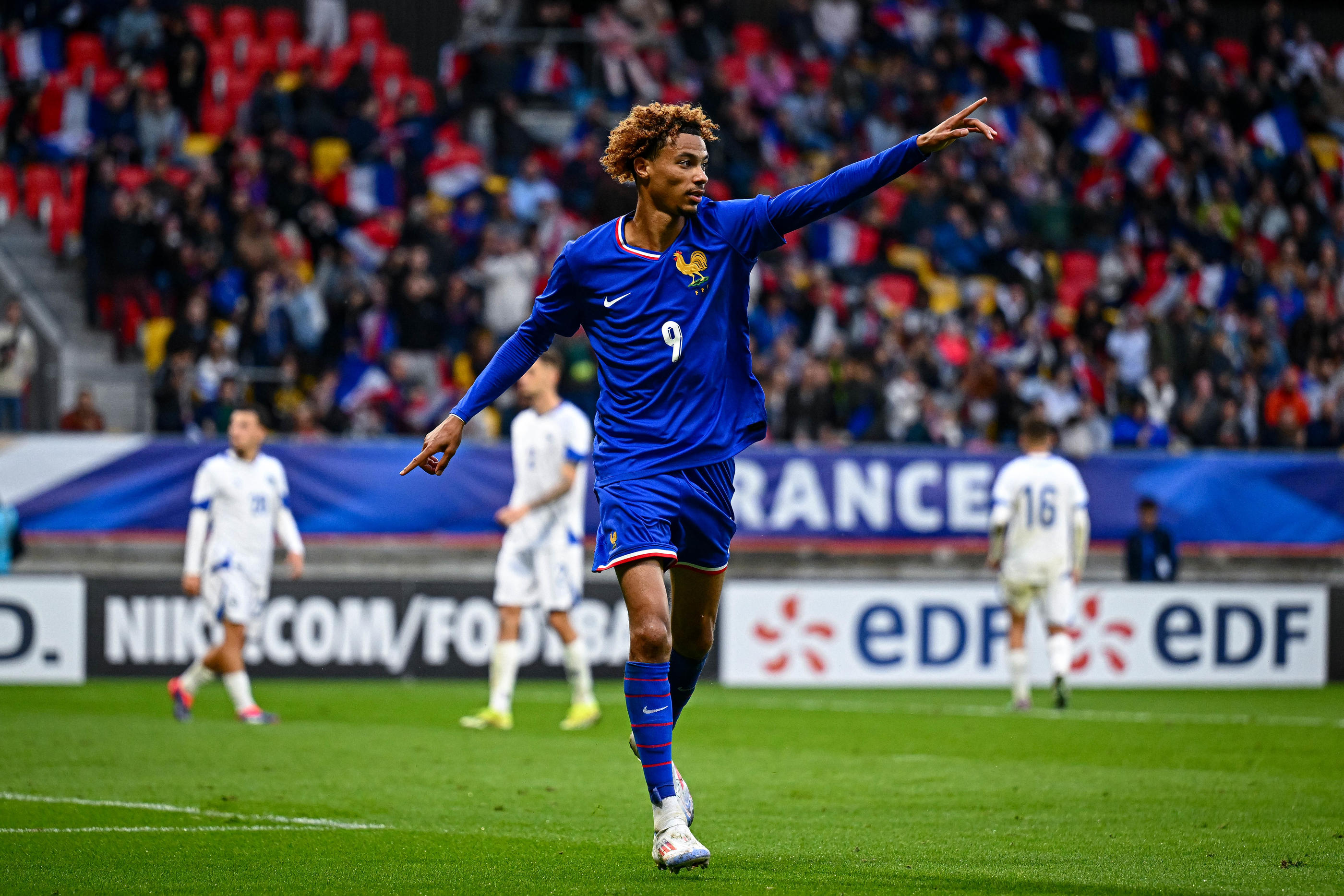 Hugo Ekitike célèbre son premier but avec l'équipe de France Espoirs face à la Bosnie-Herzégovine (2-0), le 10 septembre. ICON SPORT/Baptiste Fernandez