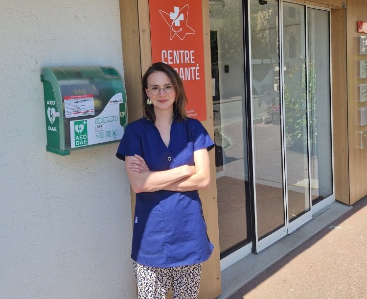 La docteure Maryne Hédouin a été recrutée par la communauté d’agglomérations Lisieux Normandie et travaille au centre de santé de Cambremer (Calvados), où de nombreux patients l’attendaient. Le salariat lui permet de concilier vie professionnelle et personnelle. DR Agglomération Lisieux Normandie