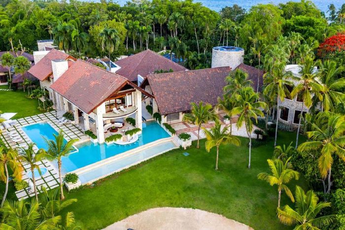 Casa Bahia is located in Casa de Campo directly on Minitas Beach 