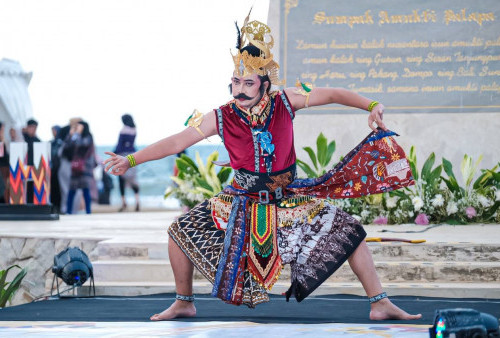 Menparekraf dan PJ Gubernur Jatim Resmikan 'East Java Fashion Harmony', Salah Satu Event Terbaik KEN 2024