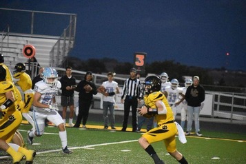 Union Quarter Back Looks to Run the Ball