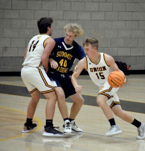 Union’s Raycen Olsen (14) Sets a Pick for Kayson Marx