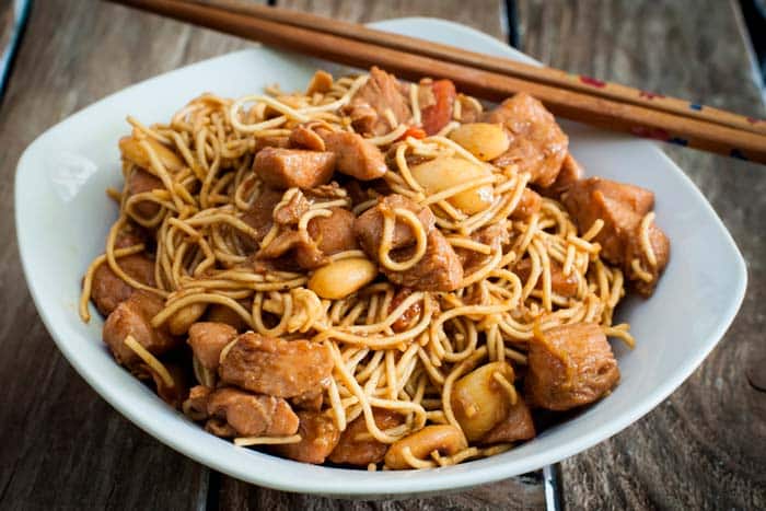 Receta de Fideos Chinos con Pollo y Almendras fácil