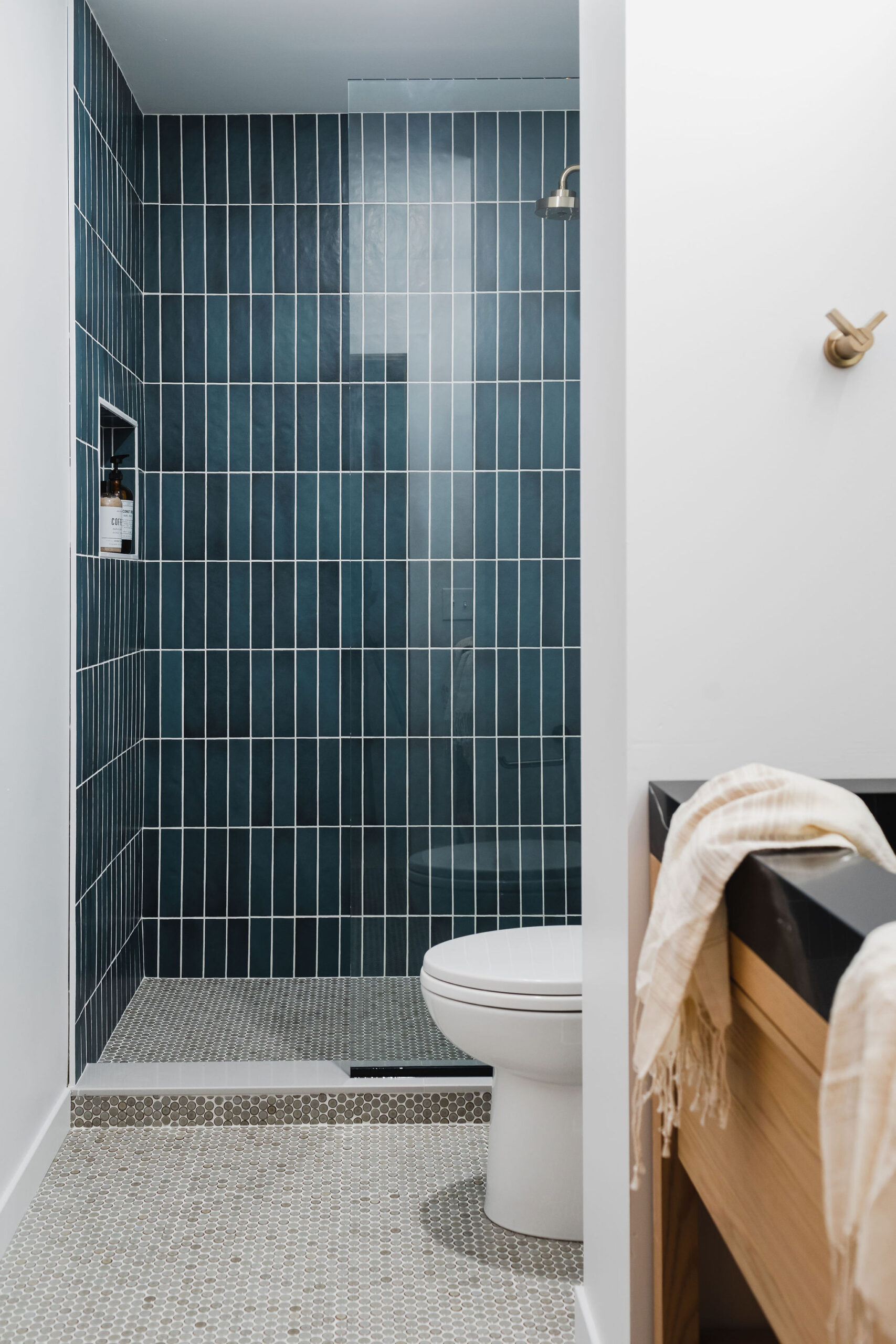 Great Ways to Include Vertical Subway Tile in Your Remodel 1