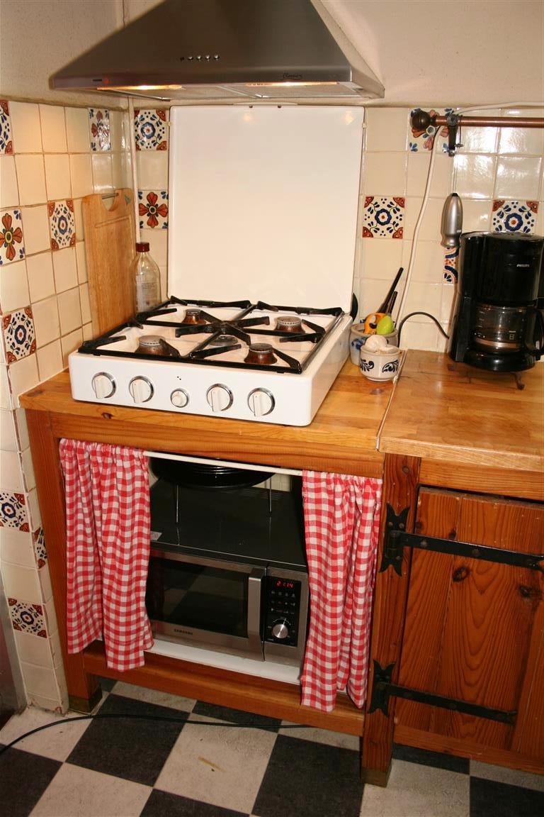 Country Style Kitchen Counter