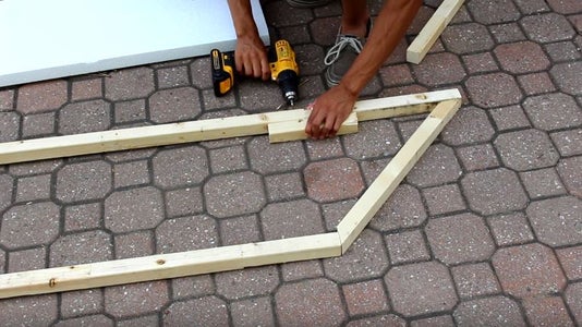 Assembling a Pontoon