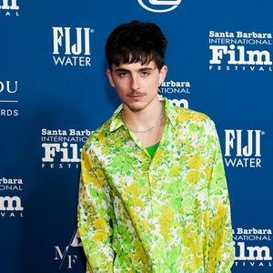 Timothée Chalamet zeigt neuen Pixie-Haarschnitt bei Filmfest