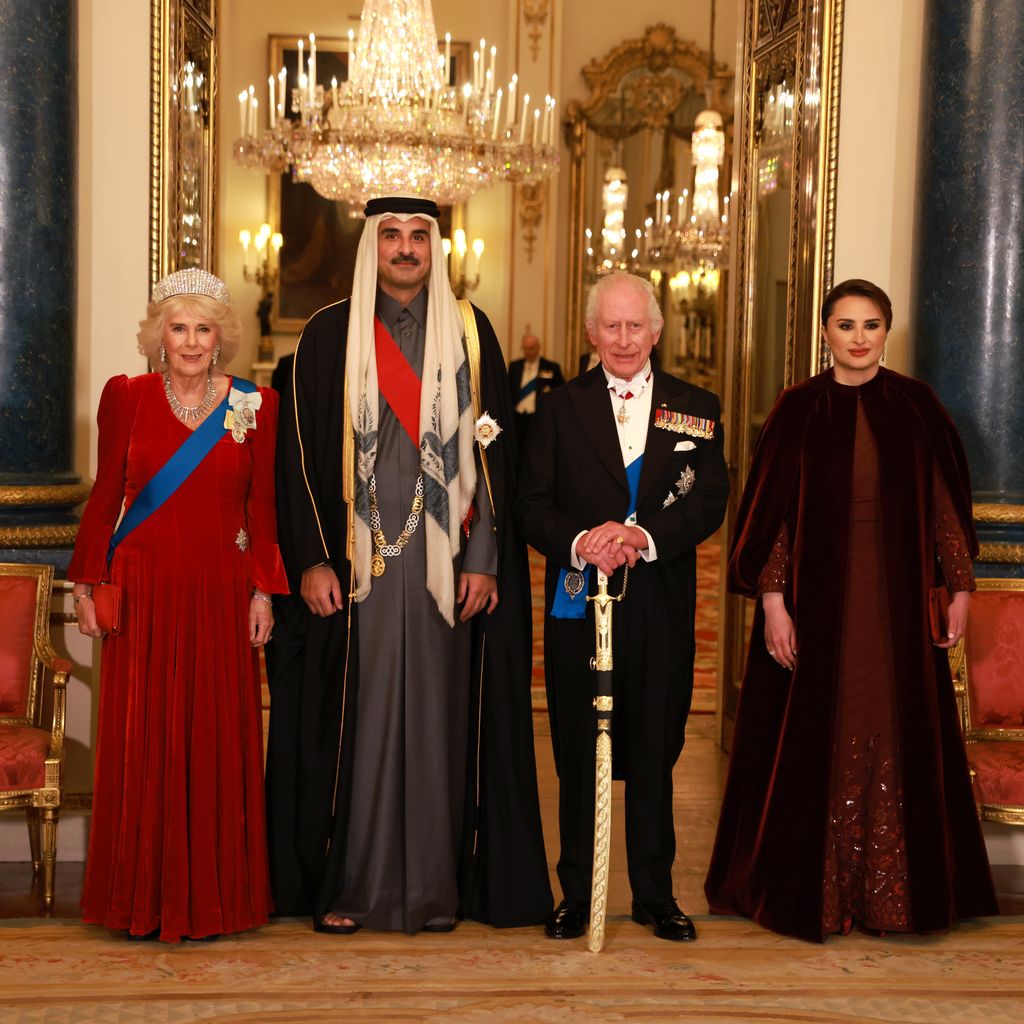 Königin Camilla, der Emir von Katar, König Charles und die Ehefrau des Scheichs