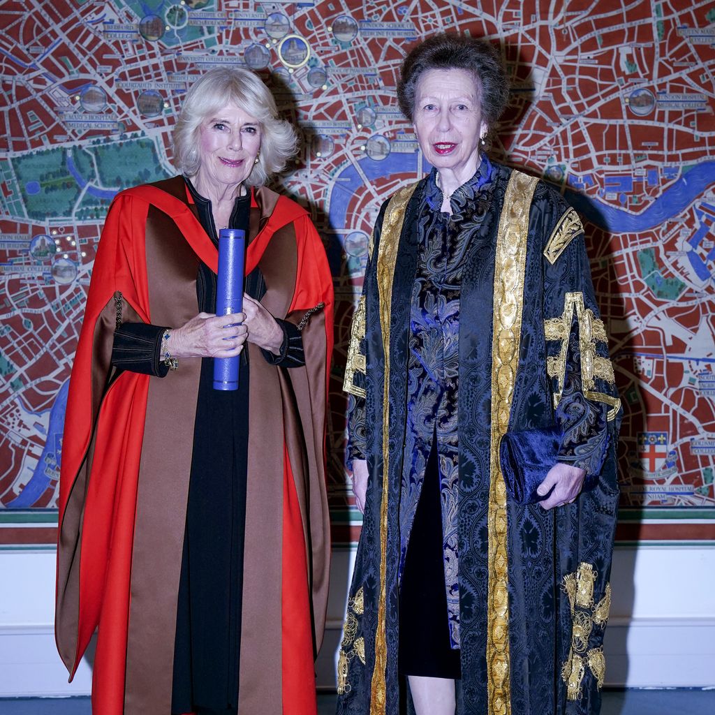 Königin Camilla und Prinzessin Anne in der University of London, November 2024