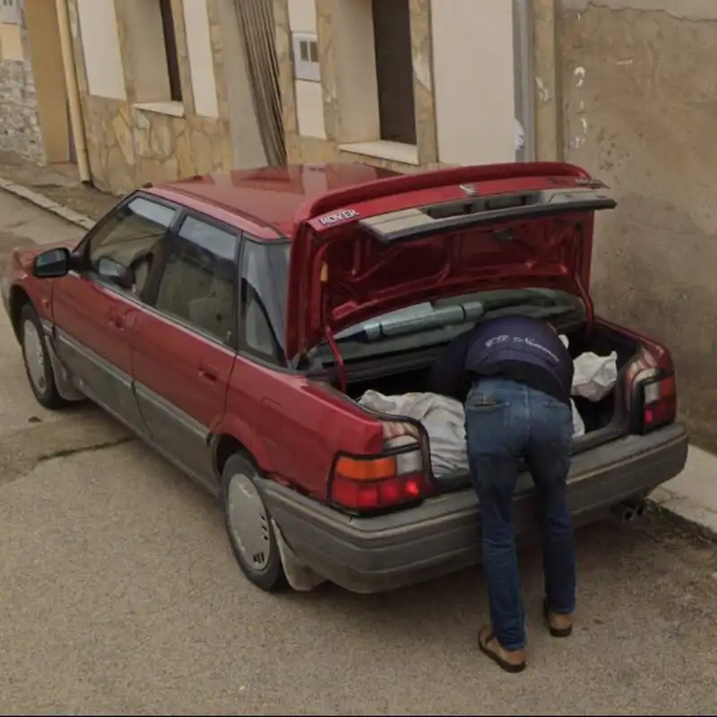 Crimen del Google Maps: las cámaras captan al sospechoso al introducir una bolsa de gran tamaño en el maletero de su coche en Tajueco (Soria)