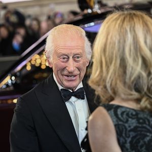 Ohne Camilla: König Charles allein auf "Gladiator"-Premiere