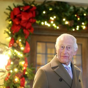 König Charles zeigt sich in der Vorweihnachtszeit herzlich