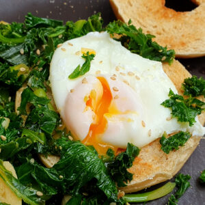 Bagel with poached egg and sesame kale