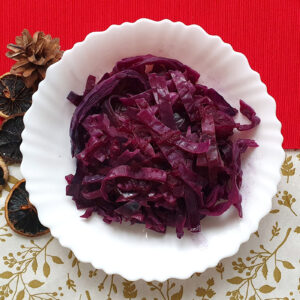 Apple and ginger braised red cabbage