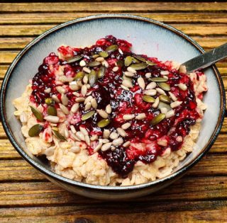 Vegan porridge with blackberry compote - yummy 😋 and healthy!!! #healthyveganrecipe #healthybreakfast #veganporridge #porridgeideas #healthyfood #veganandglutenfree #veganandhealthy #tastyvegan #instafood #recipeoftheday #deliciousandnutritious #yummyandhealthy #easybreakfast #easyhealthymeals #porridge