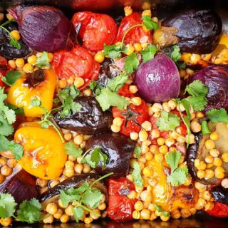 Baked baby aubergine 🍆, bell pepper, tomatoes,  red onion and chickpeas with North-African spices ..... so so yummy  and healthy!!!! Recipe  on cooktogether.com #easyhealthymeals #veganlunch #easyveganmeals #healthyfood #healthyandtasty #instameal #instafood #recipeoftheday #glutenfree #dairyfree #easymeals #instacook #healthycooking #foodforsoul #foodpicdaily #tastyvegan